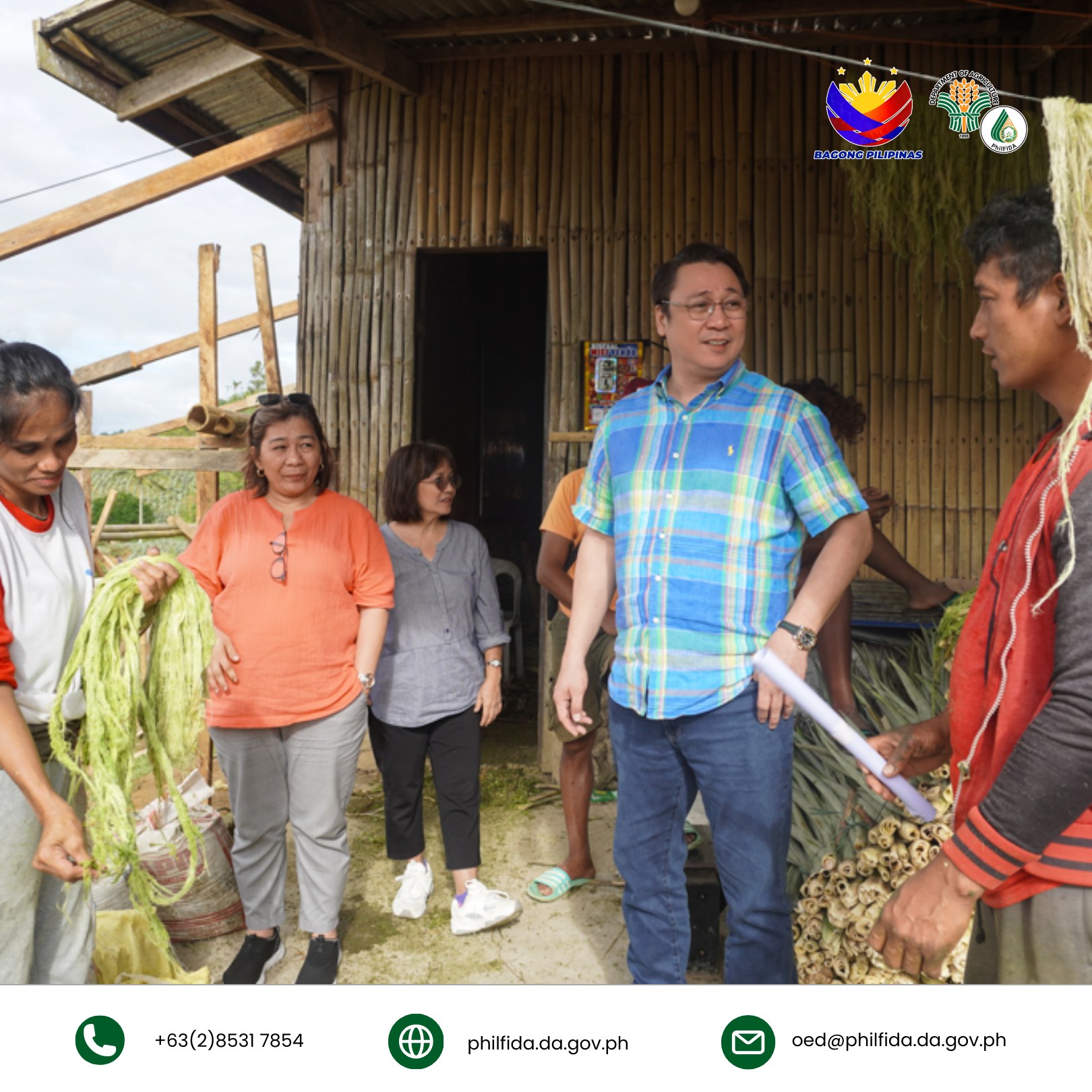 A group of people discussing pineapple fiber production, focusing on processing, sustainability, and market potential for eco-friendly materials.