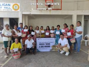 PhilFIDA Nnagsagawa ng Livelihood Training sa Paggawa ng Abaca Bag at Twine Making sa Baras, Catanduanes