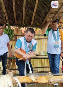 Sumubok ng tradisyunal na paghag-ot ang matataas na opisyal ng Catanduanes bilang bahagi ng pagbubukas ng 8th Abaca Festival.